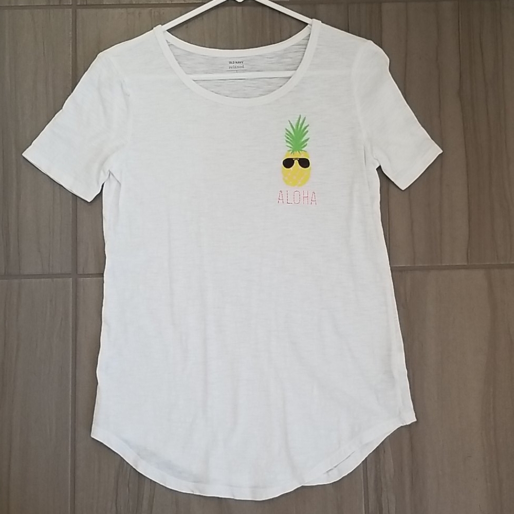 Old navy pineapple tshirt